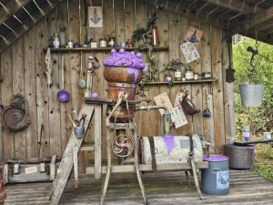 Elfy parc scénographie sur sentier aux myrtilles